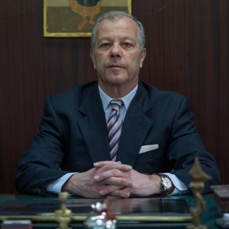 Στηρίζω τον Βασίλη Αϊβαλή για το Δήμο της Πάτρας, γιατί της αξίζουν τα καλύτερα